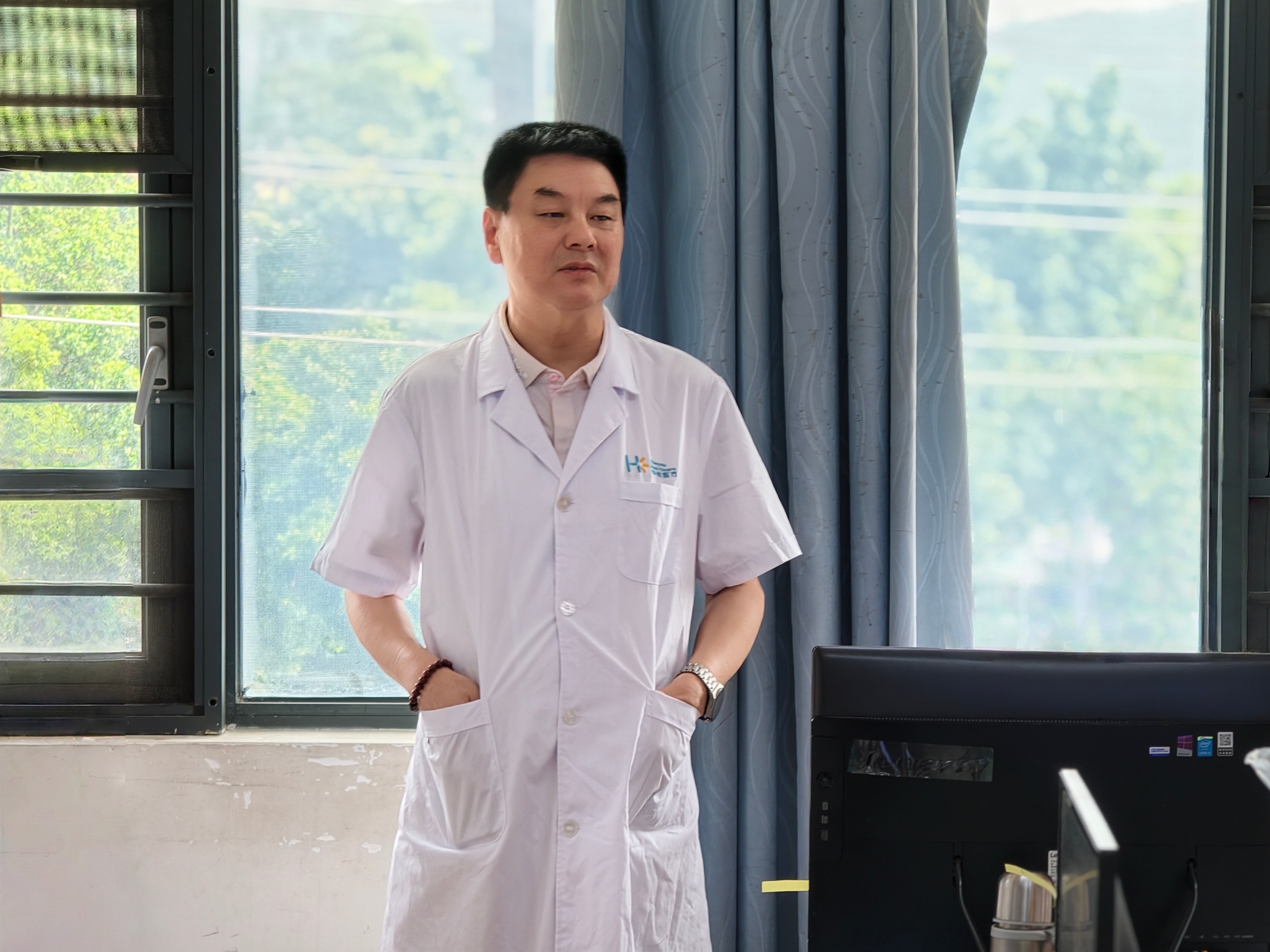 简形式重实效 小切口抓关键——医院总经理张建武在临床医疗大交班向全院部署重点工作